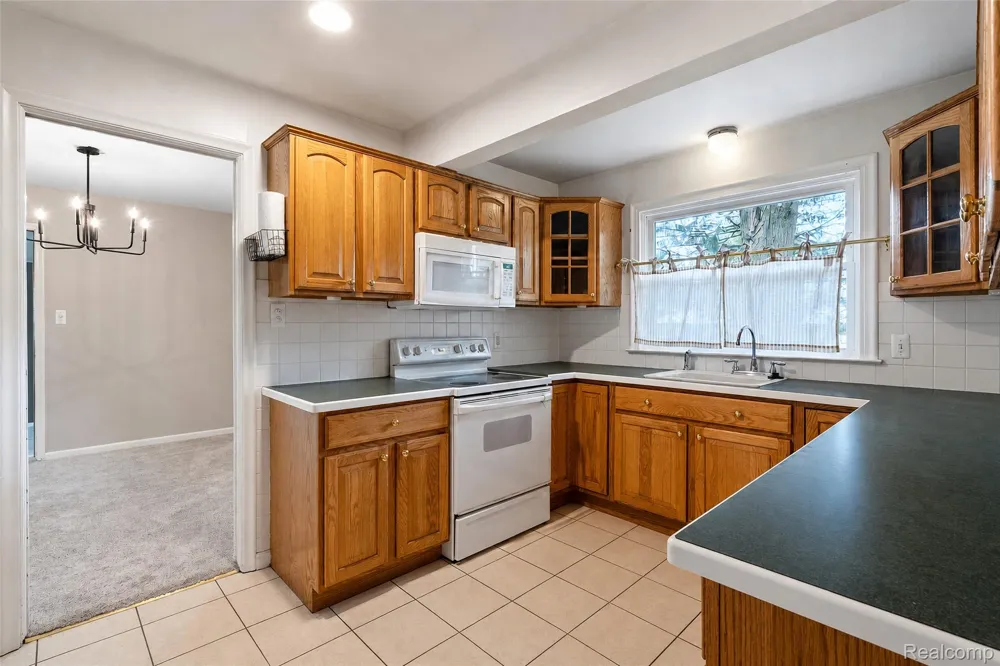1846 PEMBROKE ROAD Birmingham City, MI 48009