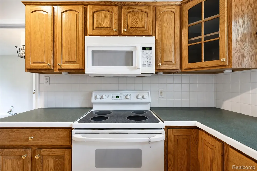 1846 PEMBROKE ROAD Birmingham City, MI 48009