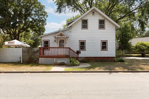 855 Stout Street NE