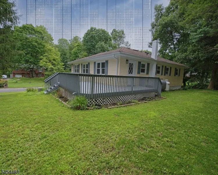 4 Rainbow Trl Vernon, NJ 07422