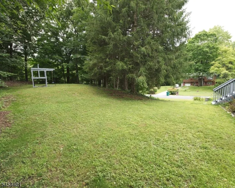 4 Rainbow Trl Vernon, NJ 07422