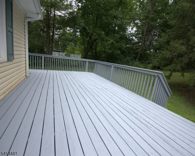 4 Rainbow Trl Vernon, NJ 07422