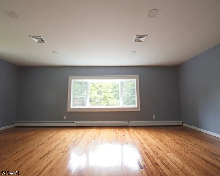4 Rainbow Trl Vernon, NJ 07422