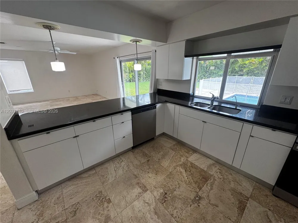 7361 SW 117th Ter Pinecrest, FL 33156