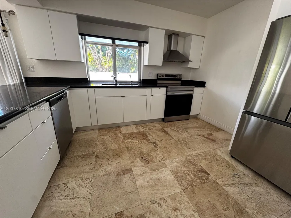 7361 SW 117th Ter Pinecrest, FL 33156