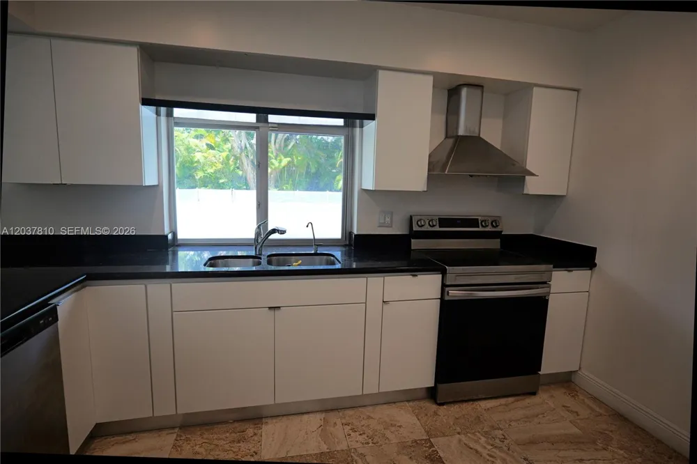 7361 SW 117th Ter Pinecrest, FL 33156