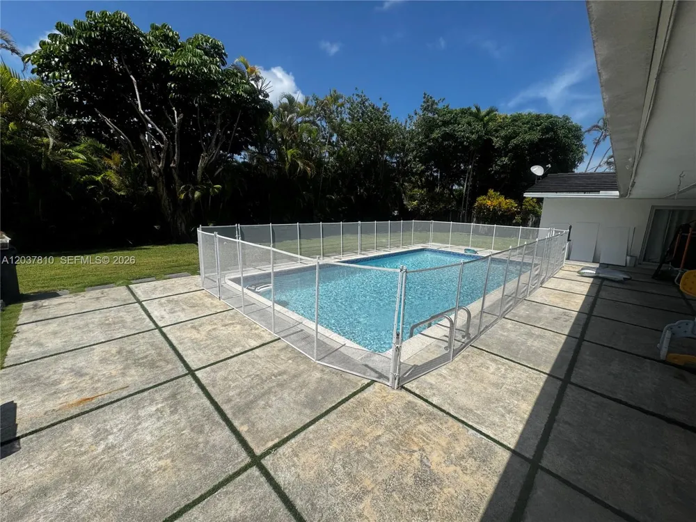 7361 SW 117th Ter Pinecrest, FL 33156