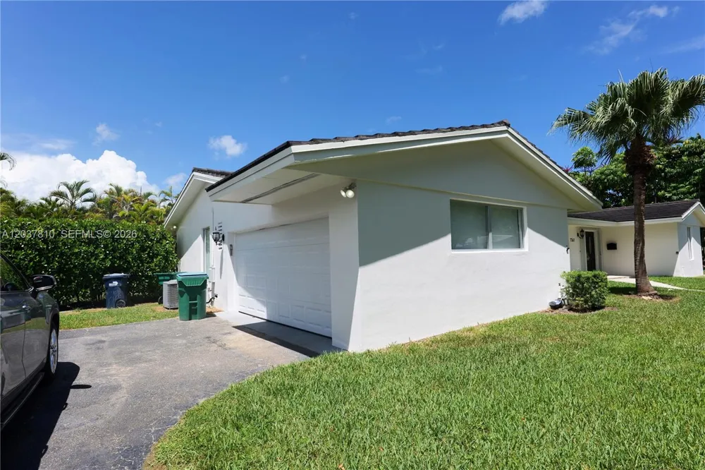 7361 SW 117th Ter Pinecrest, FL 33156