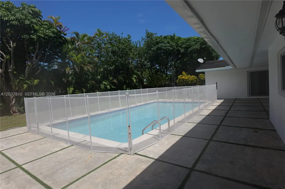 7361 SW 117th Ter Pinecrest, FL 33156