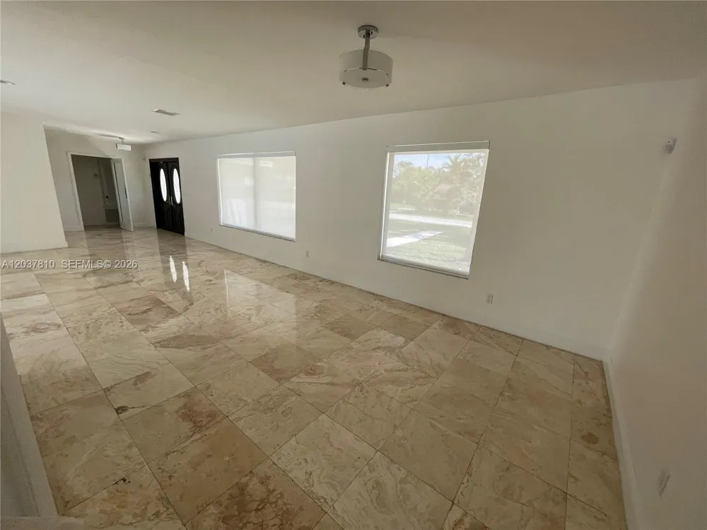 7361 SW 117th Ter Pinecrest, FL 33156
