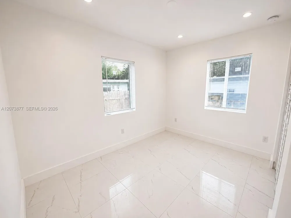 1800 NE 154th St North Miami Beach, FL 33162