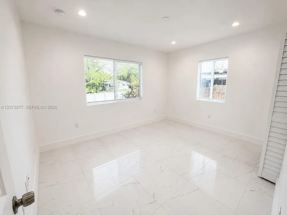 1800 NE 154th St North Miami Beach, FL 33162