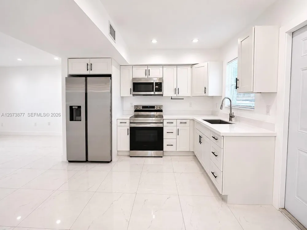 1800 NE 154th St North Miami Beach, FL 33162
