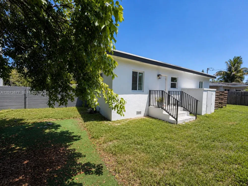 1800 NE 154th St North Miami Beach, FL 33162