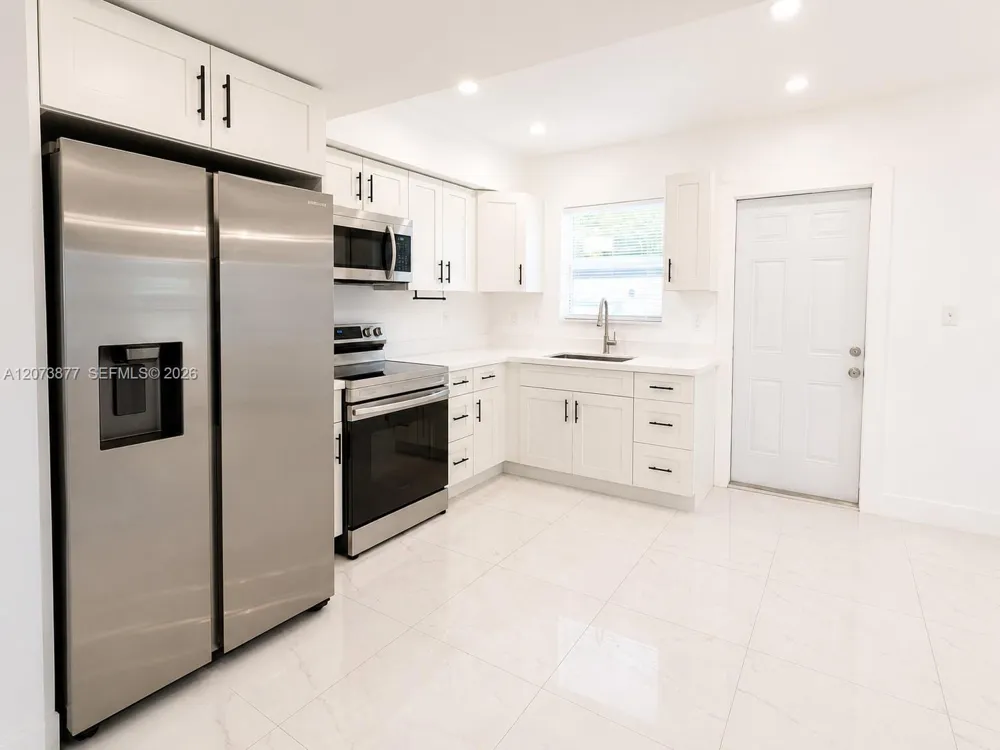 1800 NE 154th St North Miami Beach, FL 33162