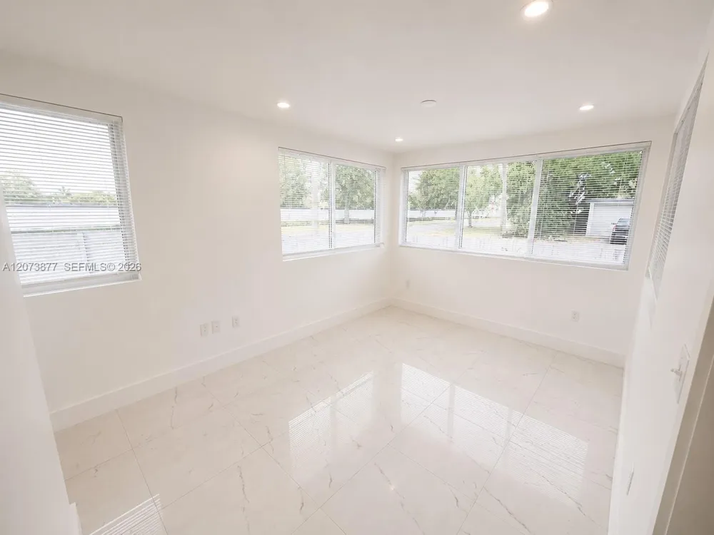 1800 NE 154th St North Miami Beach, FL 33162