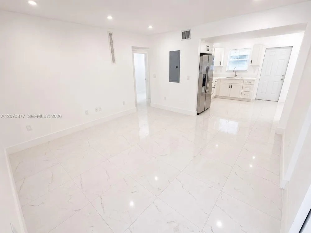 1800 NE 154th St North Miami Beach, FL 33162