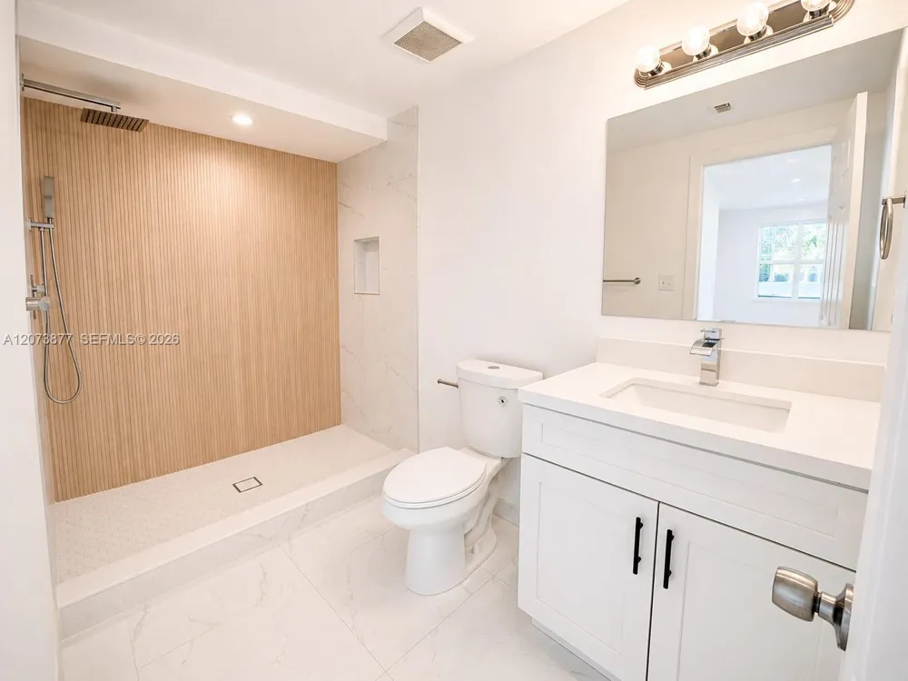 1800 NE 154th St North Miami Beach, FL 33162