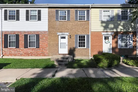 8202 STEWARTON COURT