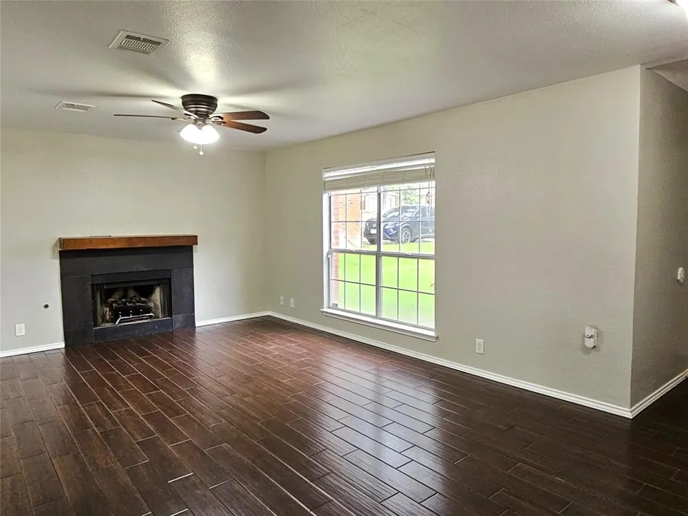1913 Stratford Drive Round Rock, TX 78664