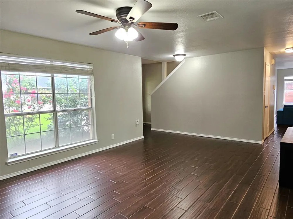 1913 Stratford Drive Round Rock, TX 78664