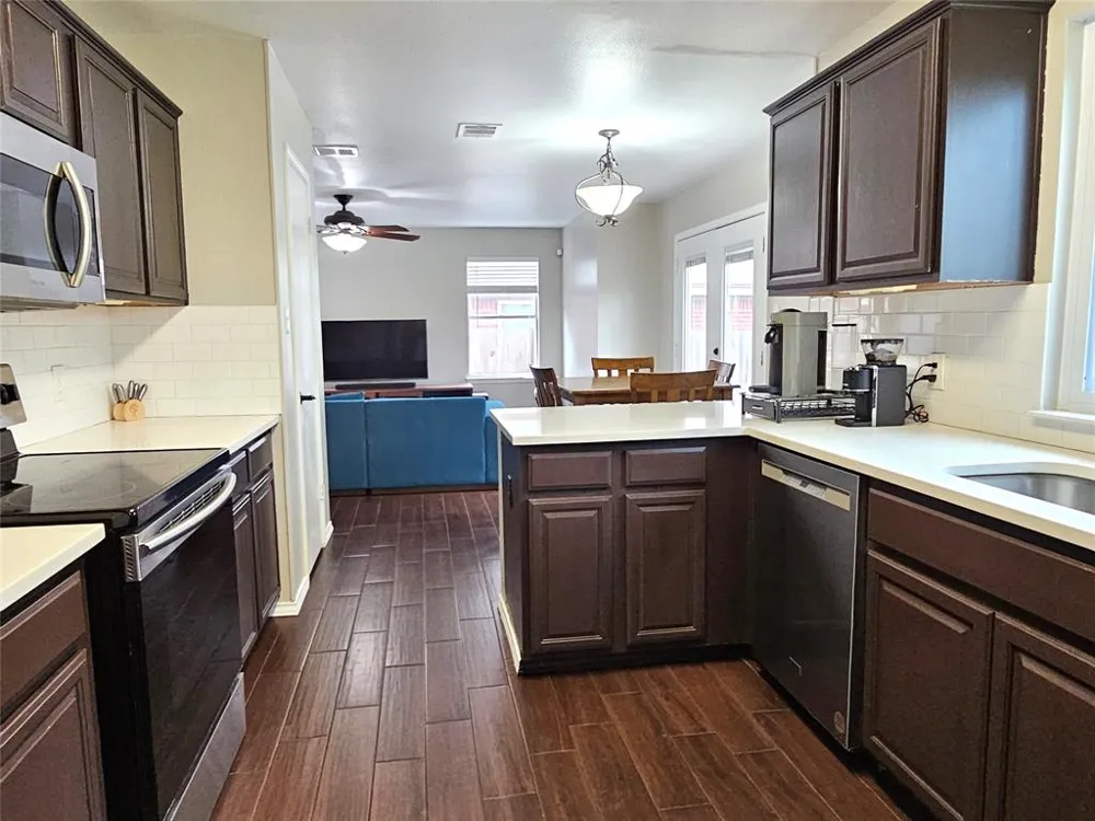 1913 Stratford Drive Round Rock, TX 78664