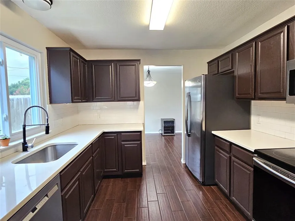1913 Stratford Drive Round Rock, TX 78664