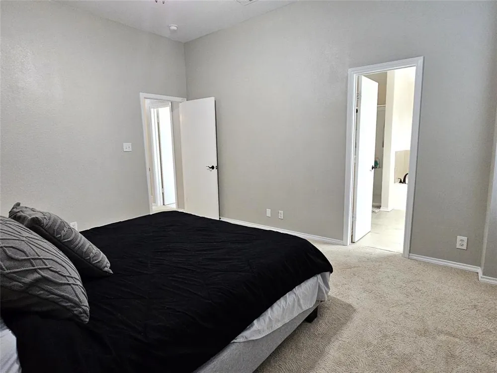 1913 Stratford Drive Round Rock, TX 78664