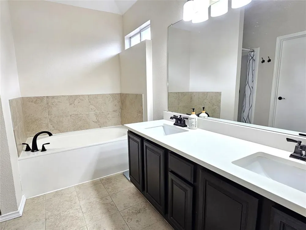 1913 Stratford Drive Round Rock, TX 78664