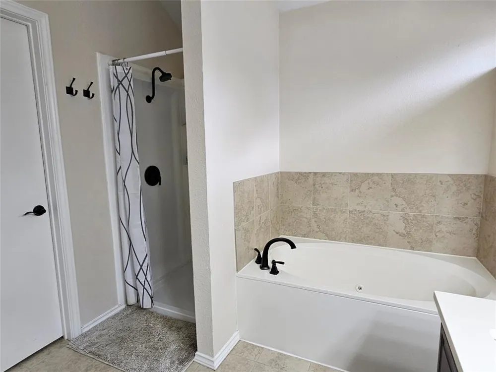 1913 Stratford Drive Round Rock, TX 78664