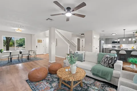 724 Lavaca Loop