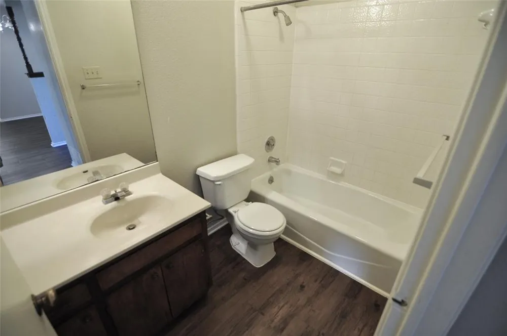 400 Rawhide Loop #406 Round Rock, TX 78681