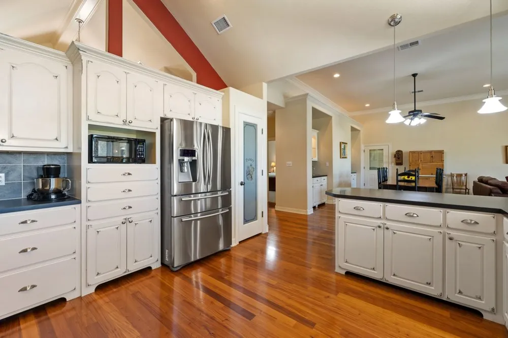 5421 FM 619 Taylor, TX 76574