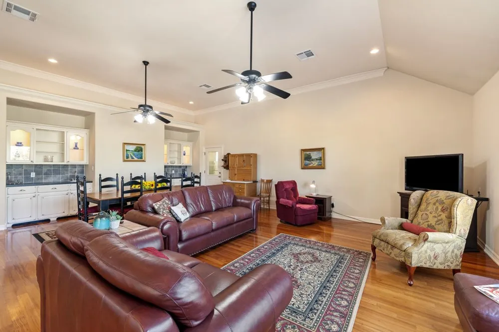 5421 FM 619 Taylor, TX 76574