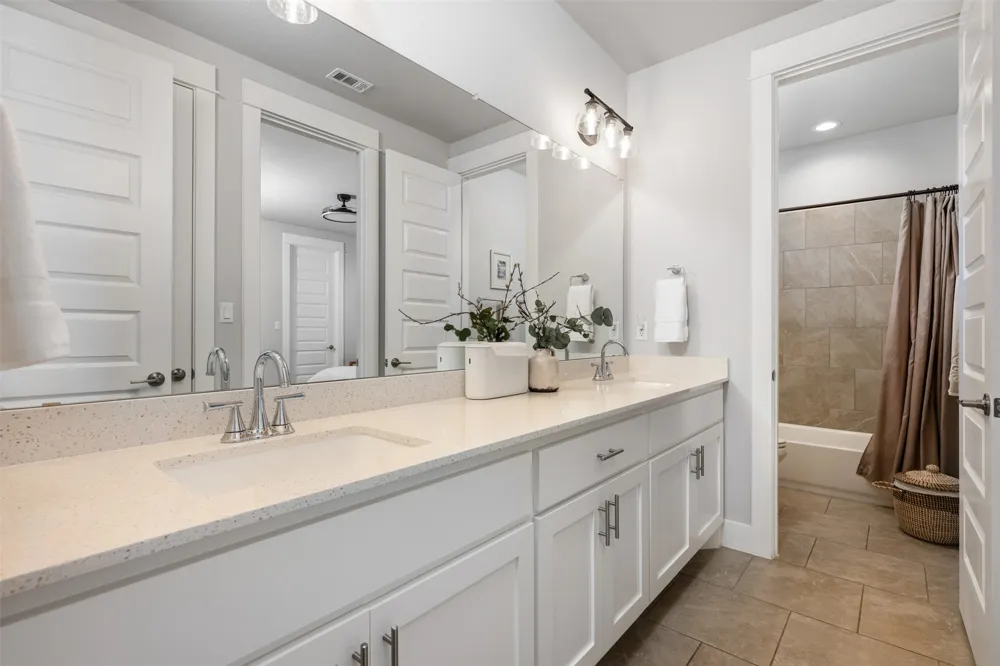 100 Honey Locust Cove Leander, TX 78641