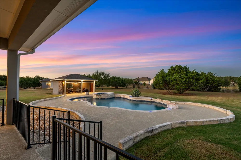 100 Honey Locust Cove Leander, TX 78641