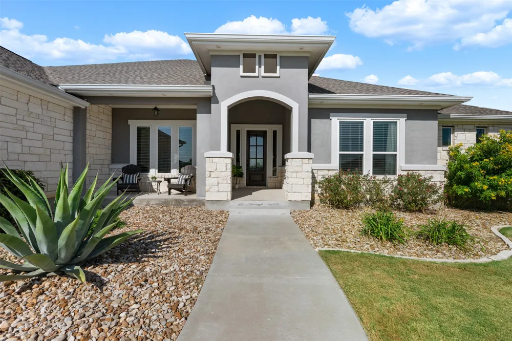100 Honey Locust Cove Leander, TX 78641