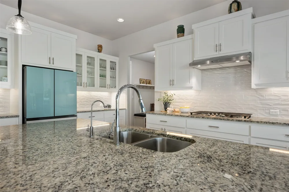 100 Honey Locust Cove Leander, TX 78641