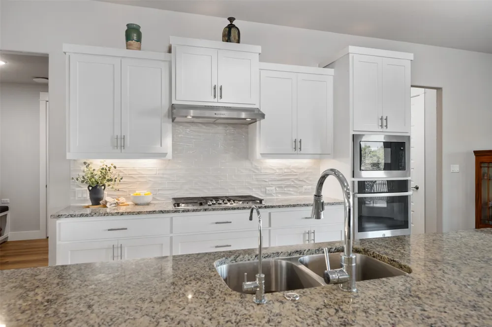 100 Honey Locust Cove Leander, TX 78641