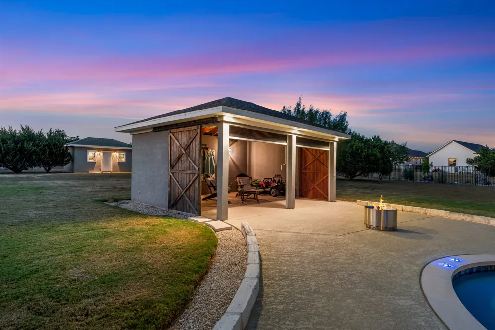 100 Honey Locust Cove Leander, TX 78641