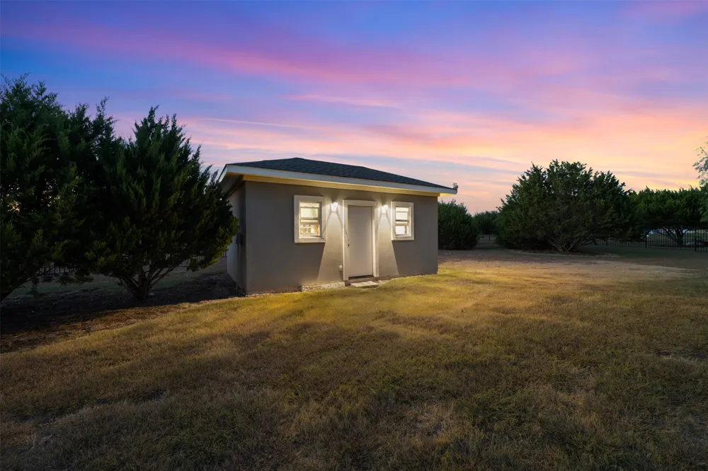100 Honey Locust Cove Leander, TX 78641