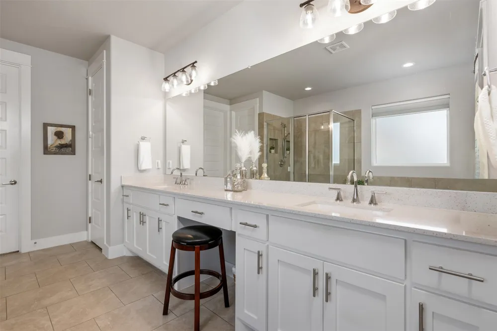 100 Honey Locust Cove Leander, TX 78641