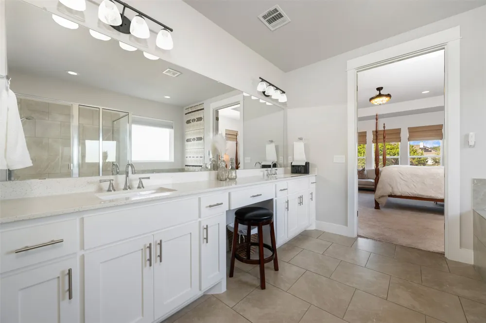 100 Honey Locust Cove Leander, TX 78641