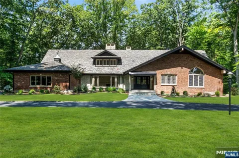 17 Deerhill Drive