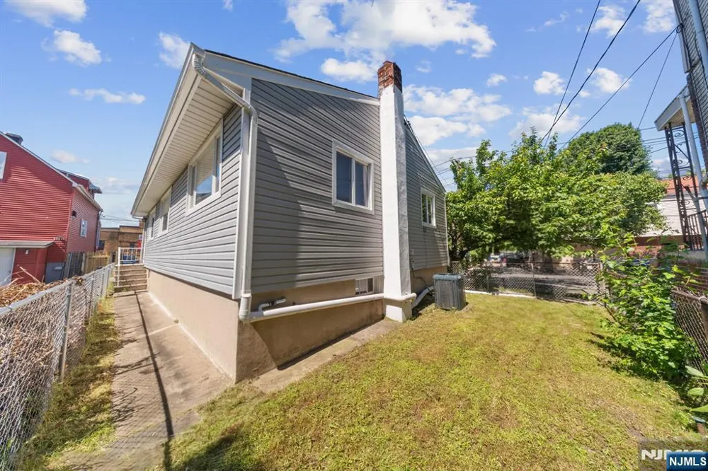 1466 44th Street North Bergen, NJ 07047