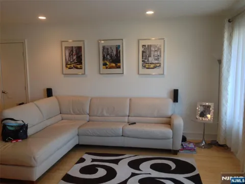 310 Cliff Lane C002A