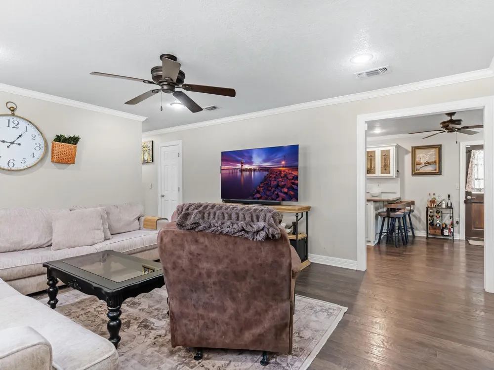 6567 Guy Lane Orange, TX 77632