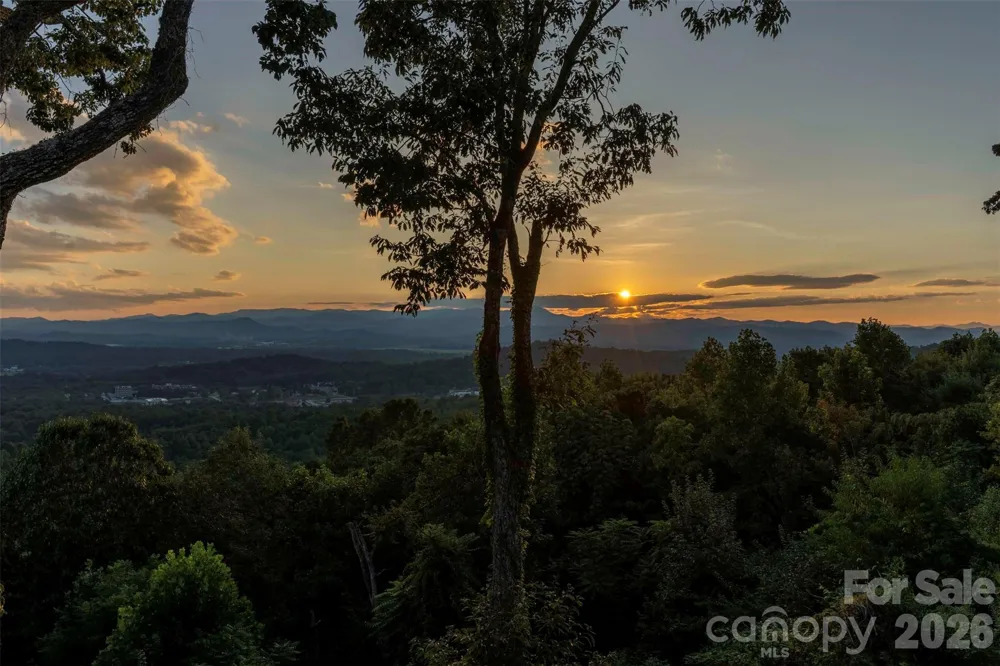 851 Sunlight Ridge Drive Hendersonville, NC 28792