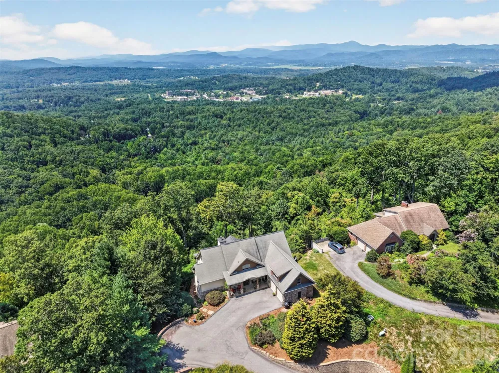 851 Sunlight Ridge Drive Hendersonville, NC 28792