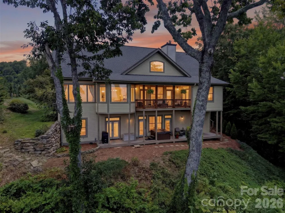 851 Sunlight Ridge Drive Hendersonville, NC 28792
